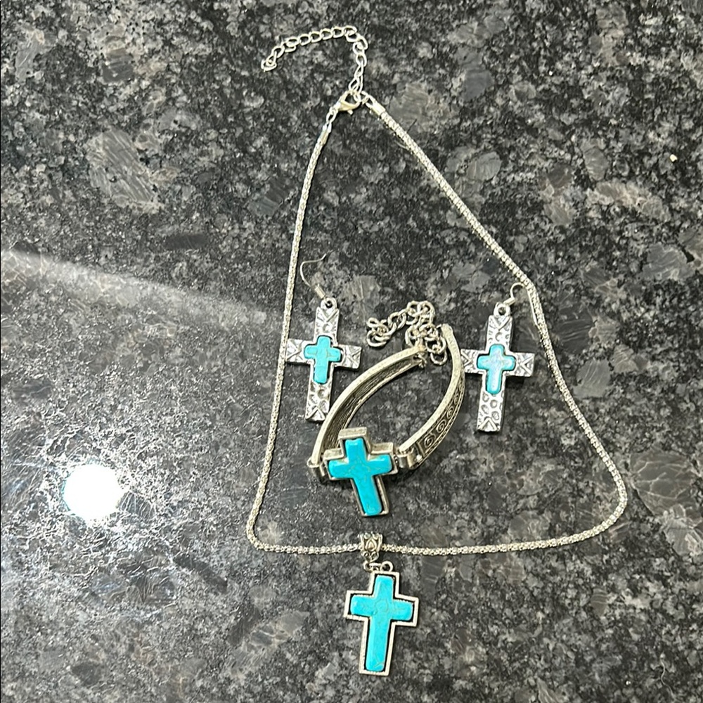 NWOT Necklace, Bracelet and Earrings matching set